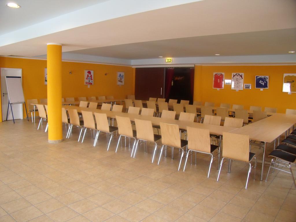 Euroville Jugend- Und Sporthotel Naumburg  Ngoại thất bức ảnh